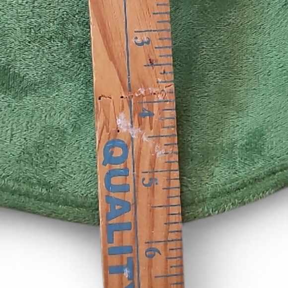 Peas in a Pod Molded Sling Bag Fanny Pack Green Plush Crossbody NWOT Adjustable - Picture 12 of 12